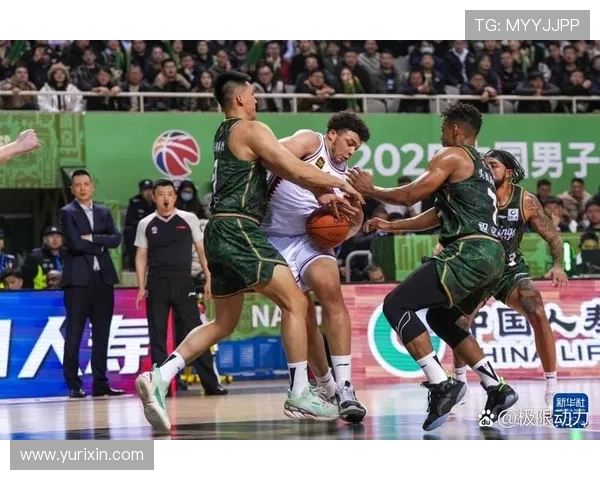 CBA四川队与南京队激战正酣谁能在赛场上笑到最后